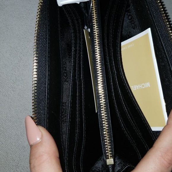 Michael Kors - Picture 2 of 3